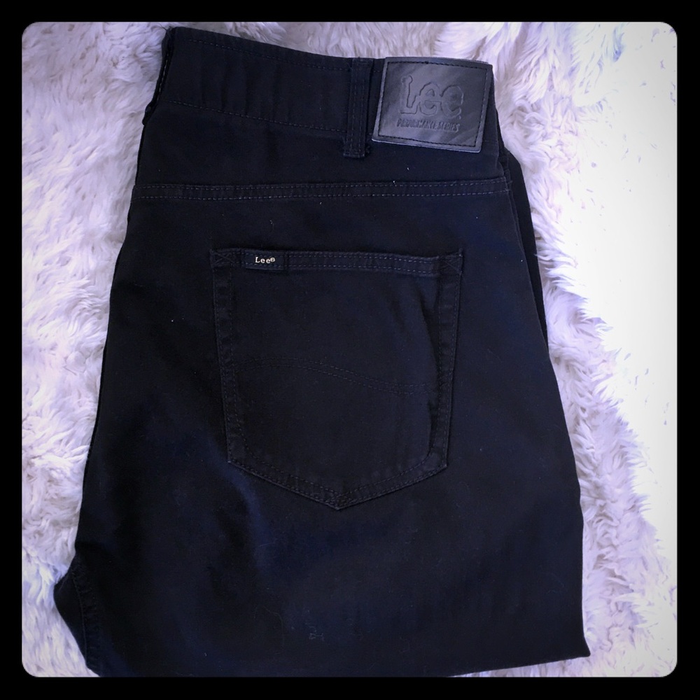 LEE MEN’S EXTREME MOTION SLIM FIT/STRAIGHT LEG-NEW